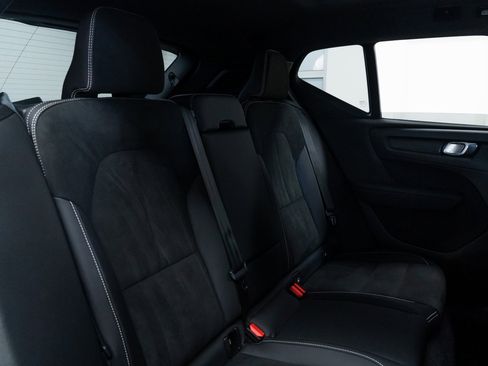 Used 2023 Volvo XC40 Recharge Ultimate image 23