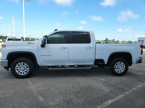 Used 2024 Chevrolet Silverado 2500 LT AWD/4WD image 6