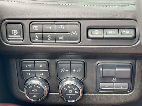 Certified 2024 GMC Yukon Denali Ultimate AWD/4WD image 26