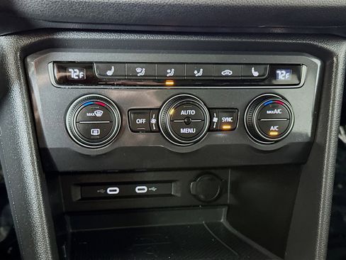 Used 2021 Volkswagen Tiguan SE image 15