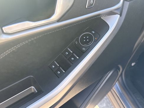 Used 2023 Ford Explorer XLT image 17