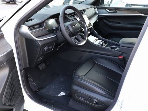 New 2025 Jeep Grand Cherokee Limited image 9