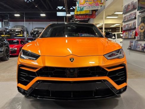 Used 2022 Lamborghini Urus image 2