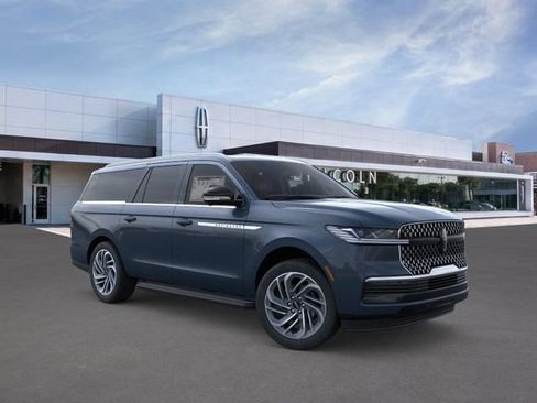 New 2026 Lincoln Navigator L Premier AWD/4WD image 7