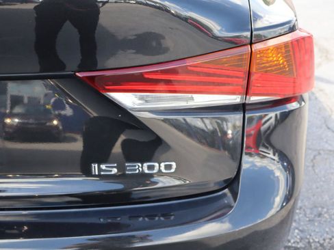 Used 2019 Lexus IS 300 RWD image 30