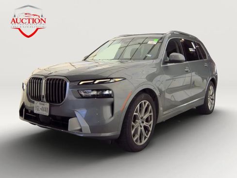 Used 2025 BMW X7 xDrive40i AWD/4WD image 1