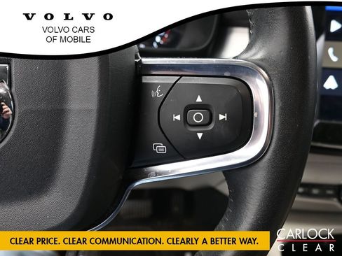 Used 2019 Volvo XC40 T4 Momentum image 16