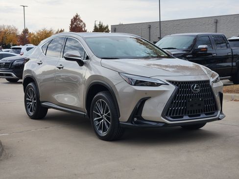Used 2023 Lexus NX 250 FWD w/ Premium Package image 2
