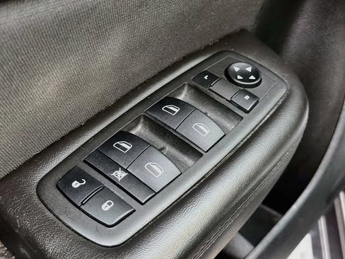 Used 2015 Chrysler 200 LX FWD image 17