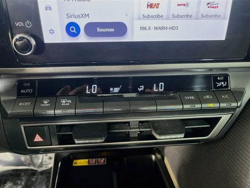 Used 2025 Toyota Camry SE FWD image 22