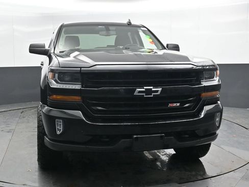 Used 2018 Chevrolet Silverado 1500 LT w/ Midnight Edition image 8