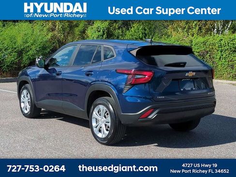 Used 2024 Chevrolet Trax LS FWD image 3
