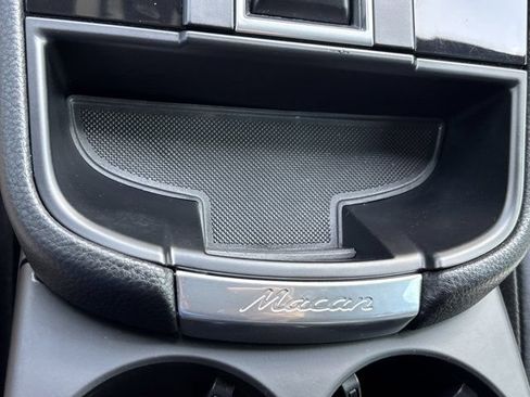 Used 2022 Porsche Macan AWD/4WD image 45