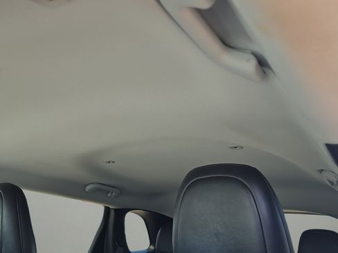 Used 2019 Jeep Cherokee Limited FWD image 15