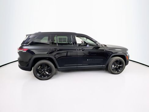 Used 2023 Jeep Grand Cherokee Limited w/ Black Appearance Package AWD/4WD image 4