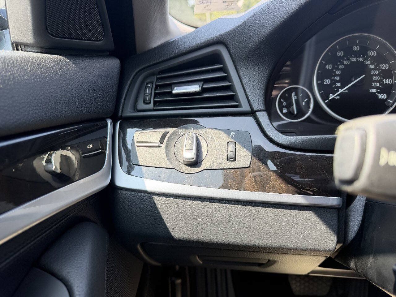 Used 2011 BMW 528i Sedan RWD image 11