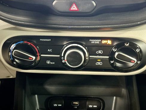 Used 2023 Kia Soul LX w/ LX Technology Package FWD image 15