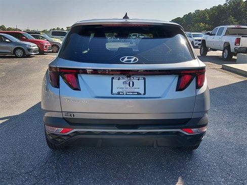 Used 2022 Hyundai Tucson SE w/ Cargo Package FWD image 4