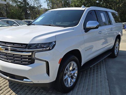 Used 2021 Chevrolet Suburban Premier w/ Premium Package image 9