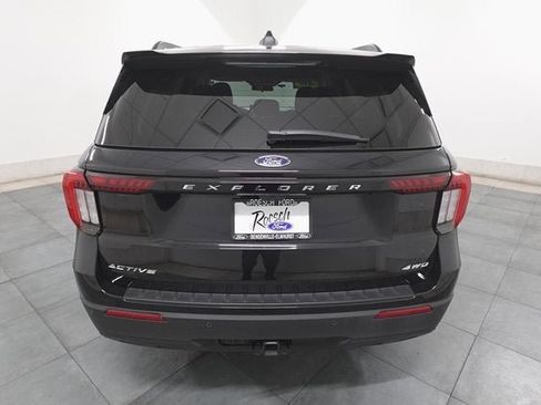 Used 2025 Ford Explorer Active image 4