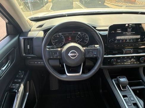 Certified 2025 Nissan Pathfinder SL w/ SL Premium Package FWD image 14