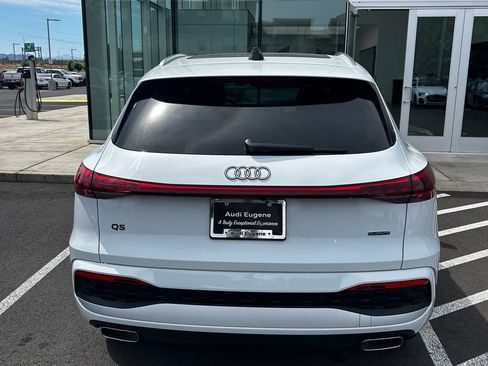 Used 2025 Audi Q5 Premium w/ Convenience Package AWD/4WD image 2