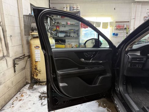 Used 2023 Lincoln Corsair AWD w/ Equipment Group 101A image 11