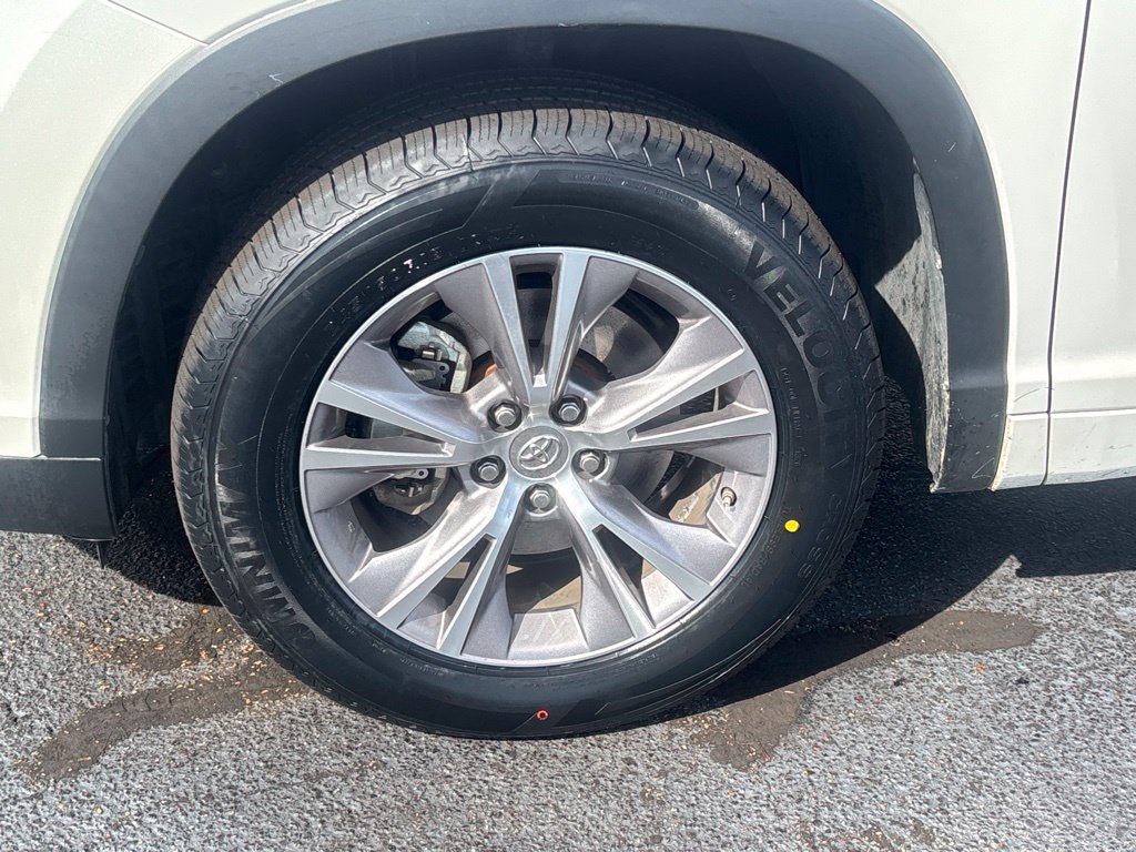 Used 2014 Toyota Highlander XLE FWD image 26