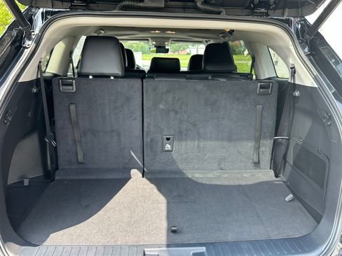 Used 2022 Toyota Highlander XLE AWD/4WD image 5