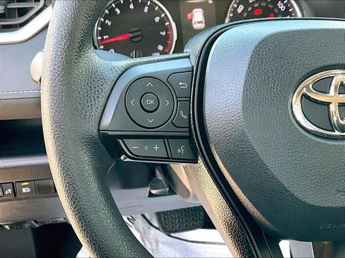 Used 2021 Toyota RAV4 LE image 18