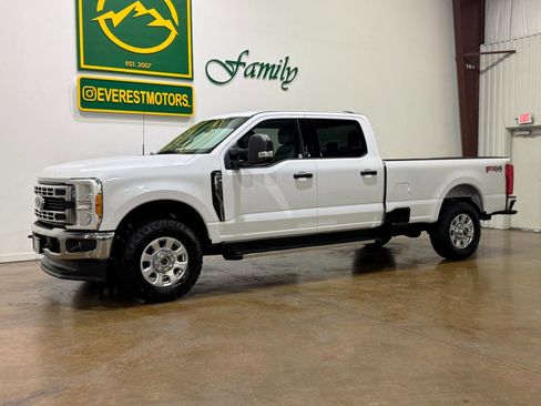 Used 2023 Ford F250 XLT w/ FX4 Off-Road Package image 3