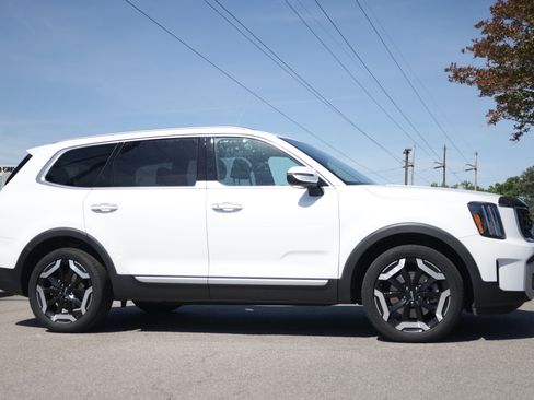 Used 2023 Kia Telluride S AWD/4WD image 6