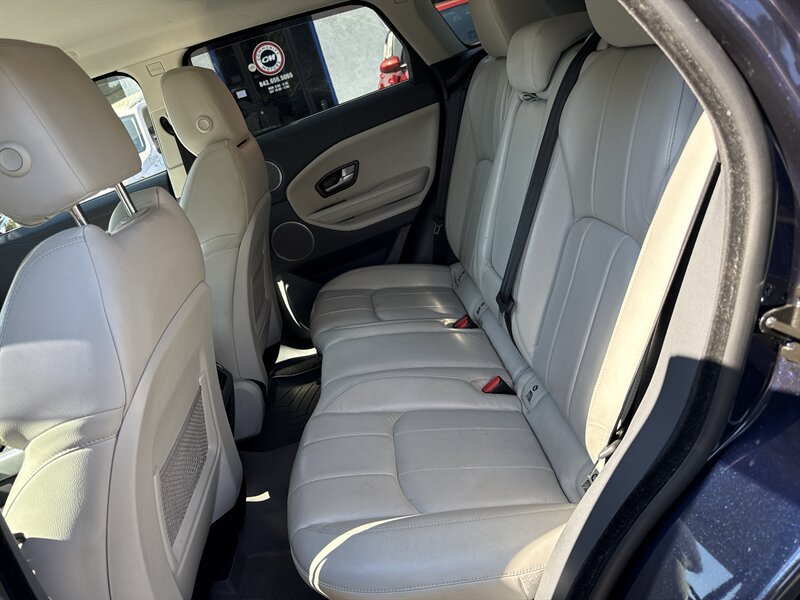 Used 2017 Land Rover Range Rover Evoque SE AWD/4WD image 7