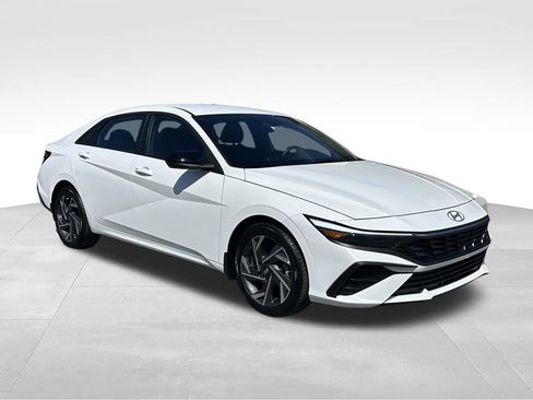 Certified 2025 Hyundai Elantra Sport FWD image 1