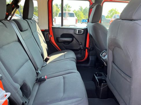 Used 2018 Jeep Wrangler Unlimited Sport AWD/4WD image 28