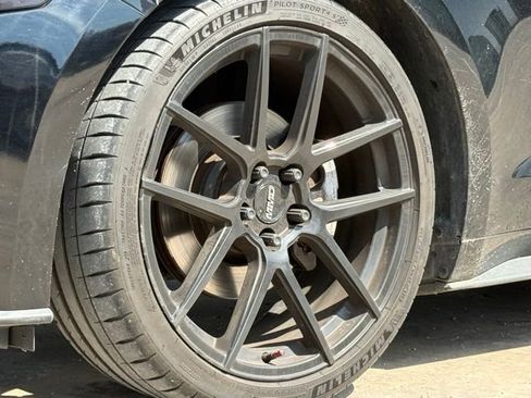 Used 2018 Ford Mustang Coupe RWD image 13