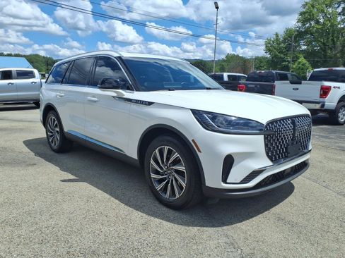 Used 2025 Lincoln Aviator AWD image 1