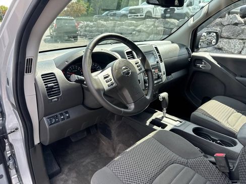Used 2018 Nissan Frontier SV w/ Value Truck Package AWD/4WD image 11