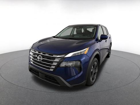 Used 2025 Nissan Rogue SV FWD image 3