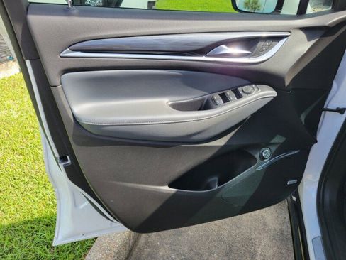 Used 2022 Buick Enclave Essence w/ Sport Touring Edition image 25