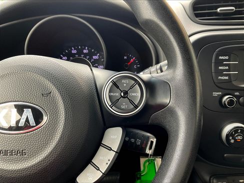 Used 2016 Kia Soul + FWD image 11