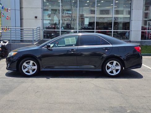 Used 2014 Toyota Camry SE FWD image 4
