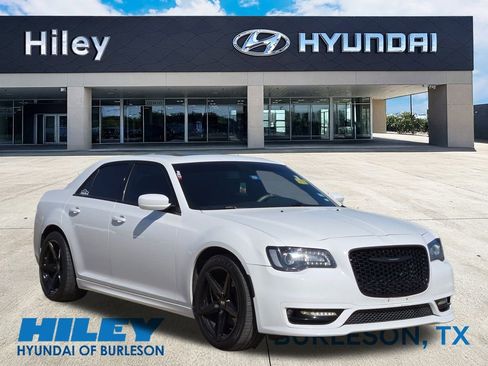Used 2019 Chrysler 300 S w/ S Model Appearance Package image 2