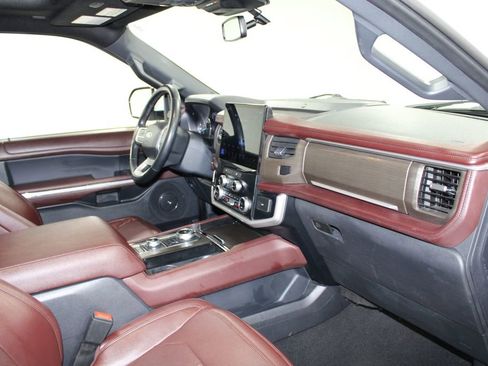 Used 2024 Ford Expedition Limited image 32