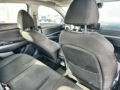 Used 2025 Hyundai Elantra SEL image 32