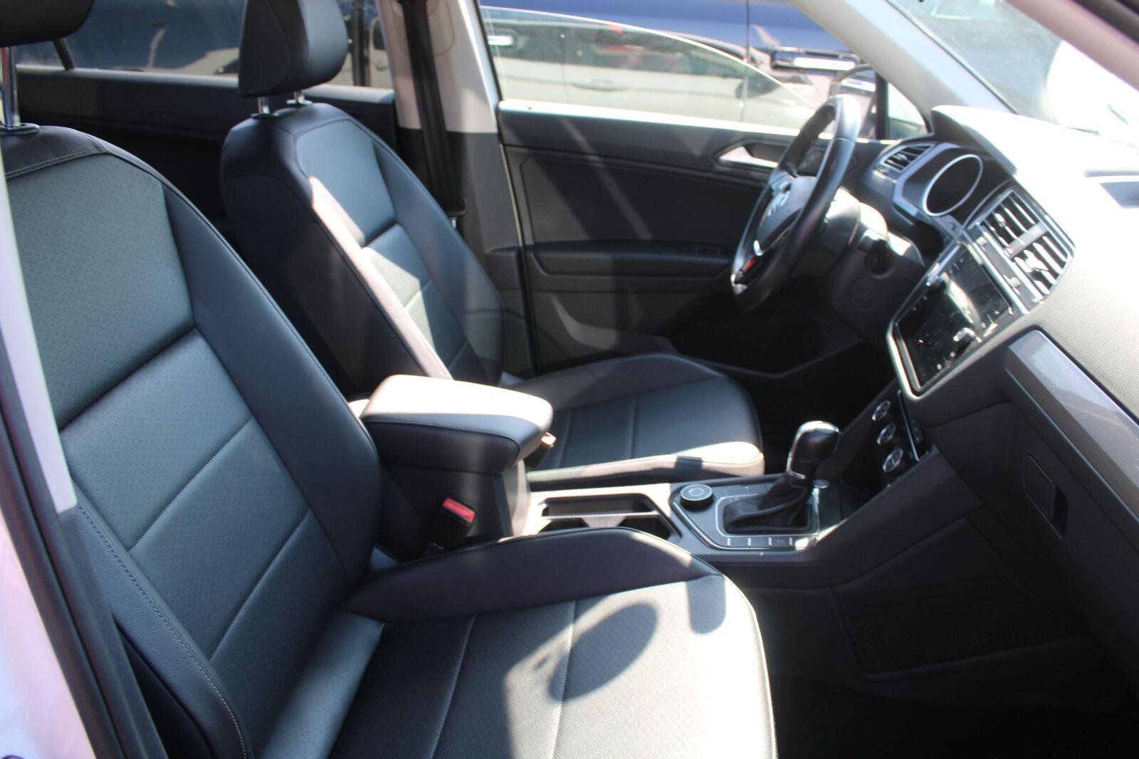 Used 2019 Volkswagen Tiguan SE w/ Panoramic Sunroof Package AWD/4WD image 4
