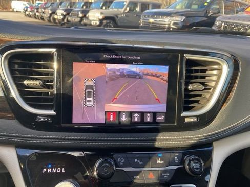 Used 2022 Chrysler Pacifica Limited image 22