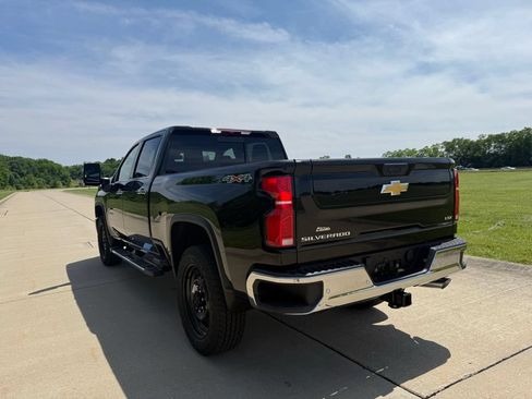New 2026 Chevrolet Silverado 2500 LTZ w/ LTZ Convenience Package AWD/4WD image 9