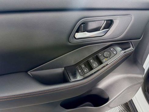 Certified 2025 Nissan Rogue SV AWD/4WD image 15