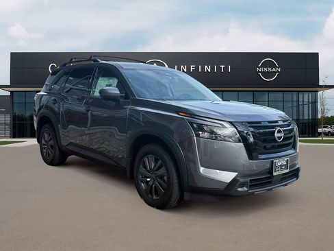 New 2025 Nissan Pathfinder SV image 3